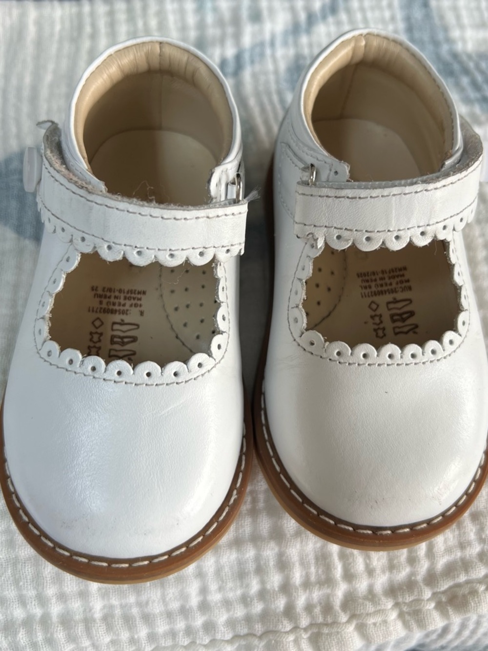 Elephantito White Girls Mary Jane Shoes with Scallop Trim